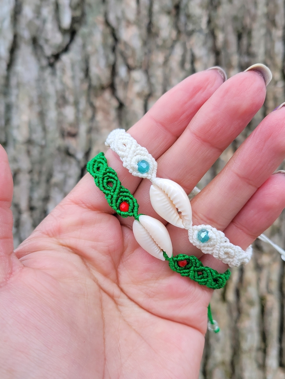 Green Macramé Shell Bracelet - Handmade Beach Jewelry - Picture 3 of 3